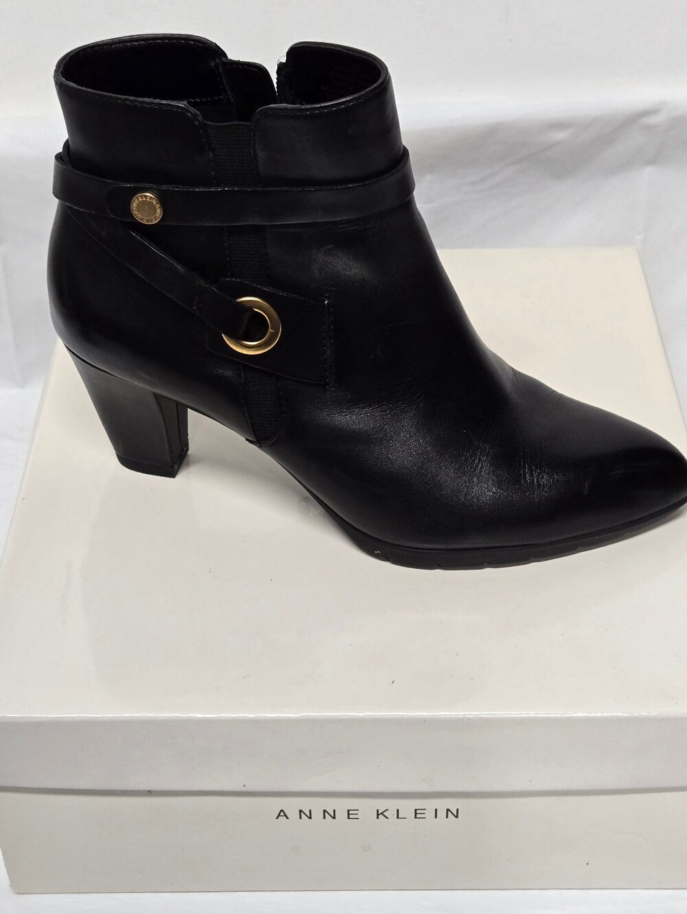 Anne Klein Chelsey Leather Ankle Boots Pointed Toe Gold Buckle 7.5 M
